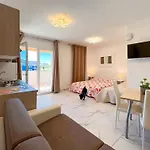 Colorful Living شقة